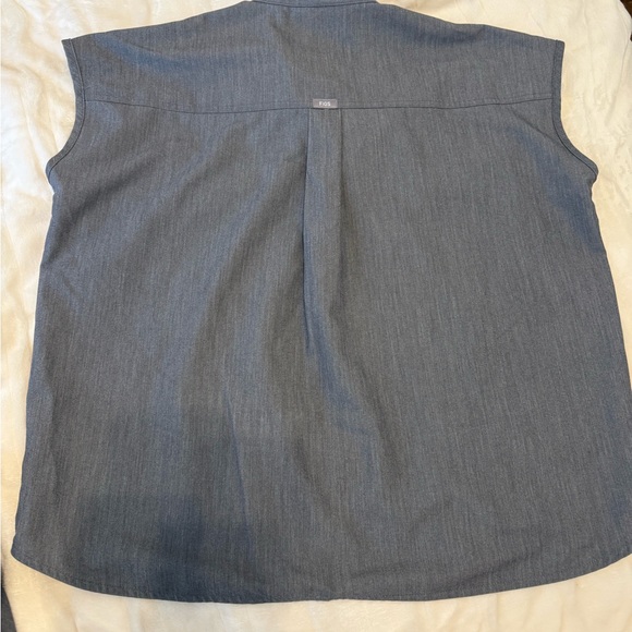 Figs Gray Rafaela Top - Picture 2 of 3